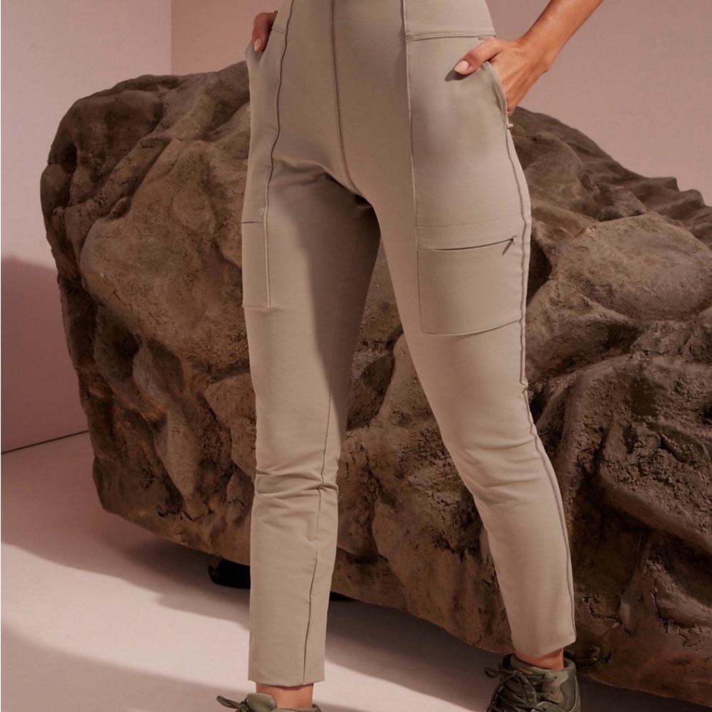 Fabletics Women's Smoke High-Waisted Hybrid Cargo Pants XXS Regular